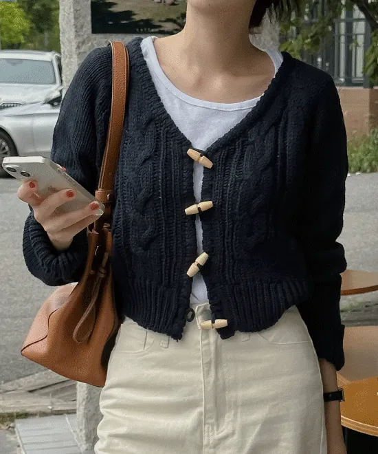 인조이 떡볶이 버튼 가디건 (케이블/꽈배기)