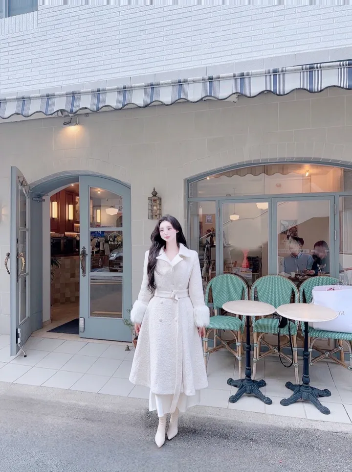 [빠른배송💗/신상기획할인💗] 아르떼미떼 아이보리 폭스 소매 페이크 퍼 벨트 플레어 롱 울 코트 (high quality - 아이보리 , 핑크 국내제작 고퀄리티 안감 누빔 겨울 한겨울 방한 아우터 연말룩 원피스 연말 파티룩 페이크퍼 에코퍼 드뮤어룩 드뮤어) 상세 이미지 38
