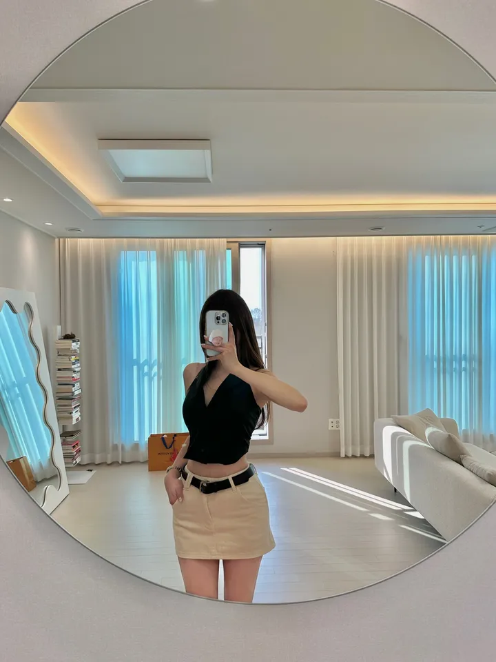 [섹시홀터SET🖤] 국내제작 섹시 정장 홀터넥 슬림 민소매 나시 카라 셔츠 블라우스 + 로우 치마바지 미니 스커트 여행룩 봄 여름 투피스 세트 셋업 상세 이미지 24