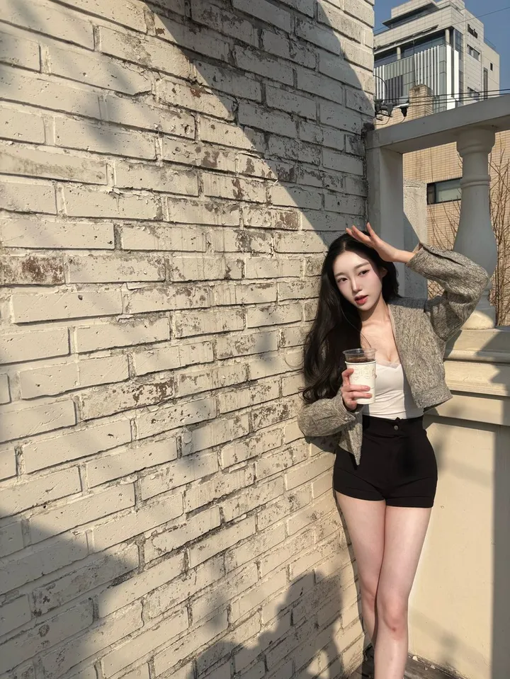 [영상핏🍀핏보장✨무보정🖤] 진주펄 트위드 크롭 후드자켓 하객룩 데일리룩 럭셔리 필수템 데이트룩 상세 이미지 17