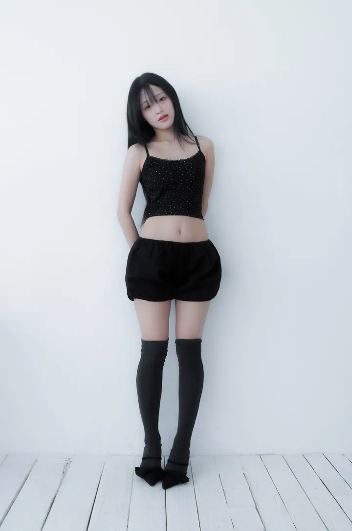 민소매 모델 착용 이미지-S1L19