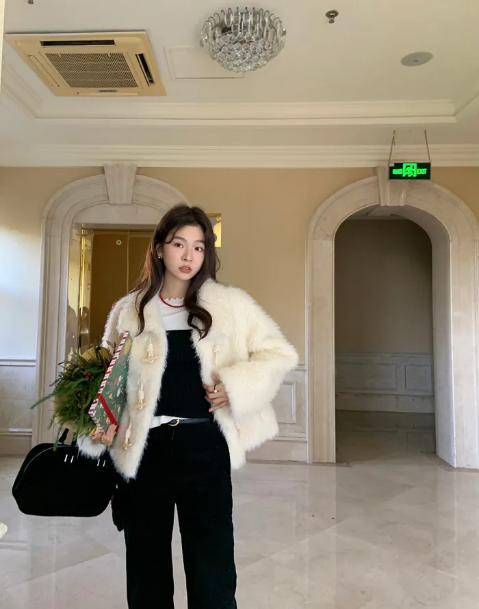 🩷당일출고🩷디로비❤️카라 떡볶이 단추 페이크 퍼 자켓 1color 상세 이미지 22