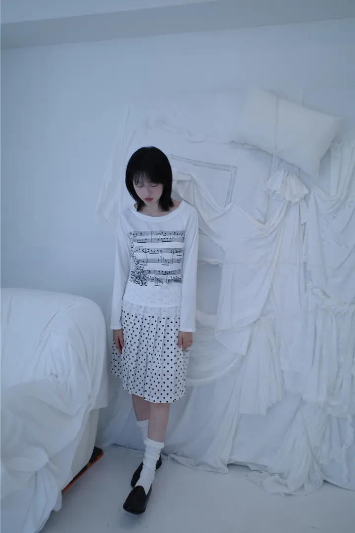 민소매 모델 착용 이미지-S1L6