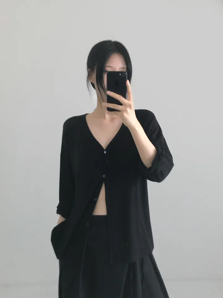 블랙 루즈핏 브이넥 가디건 상세 이미지 4