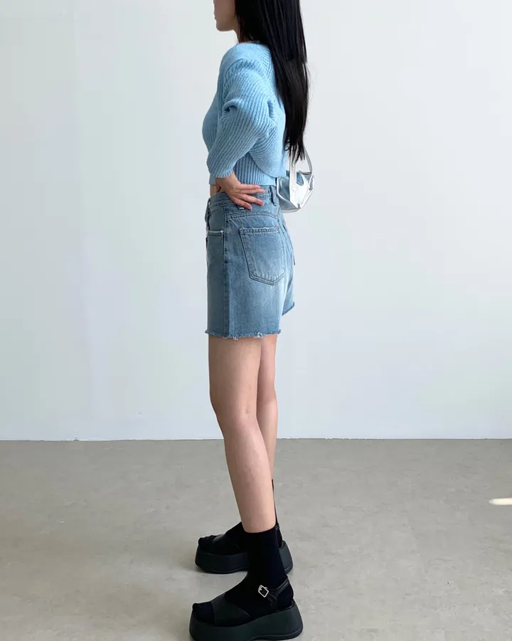 반바지 모델 착용 이미지-S14L5