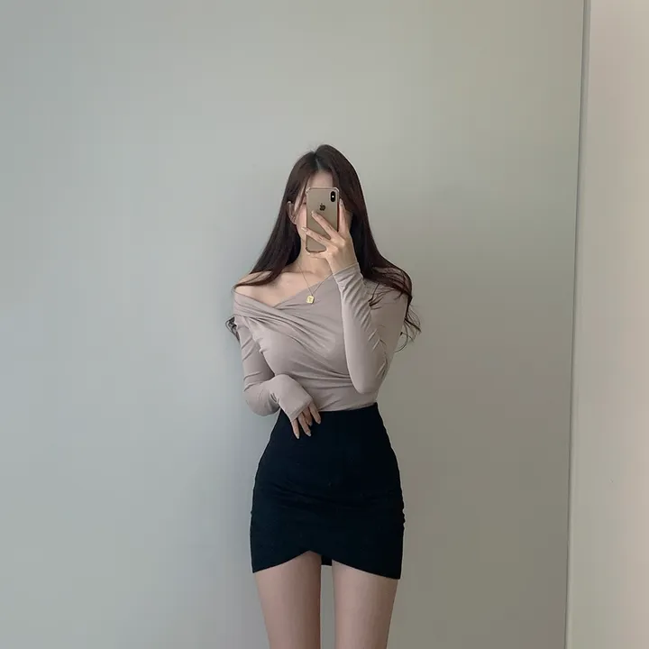 [🚀당일발송🚀]💗MADE💗 글램 촉촉 셔링 오프숄더 슬림 티셔츠 5color 상세 이미지 3