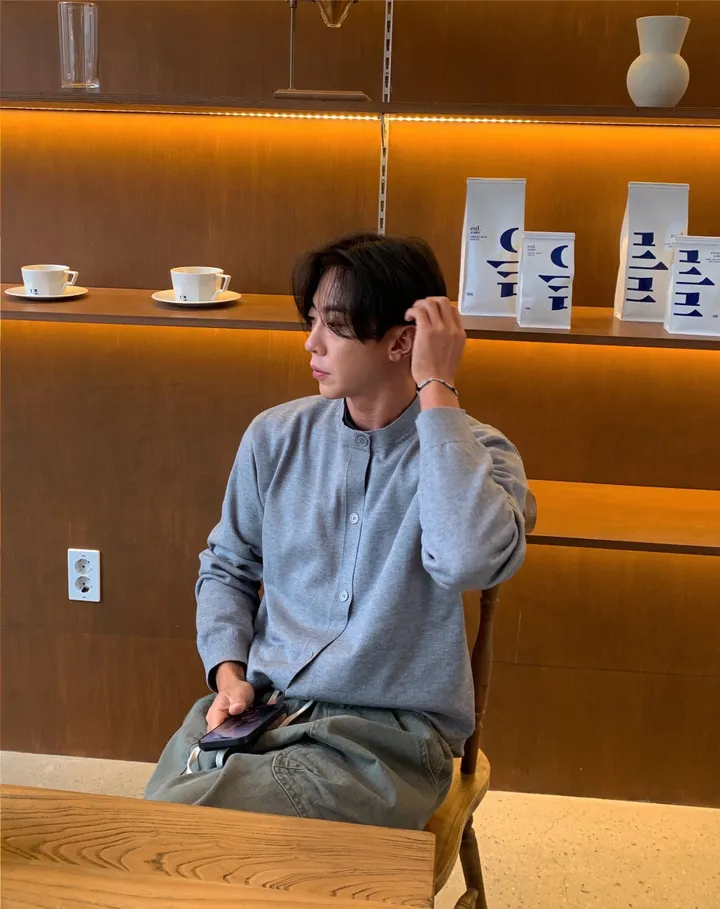 [활용도up!] (UNISEX) 소프트 에센셜 라운드 가디건 상세 이미지 28