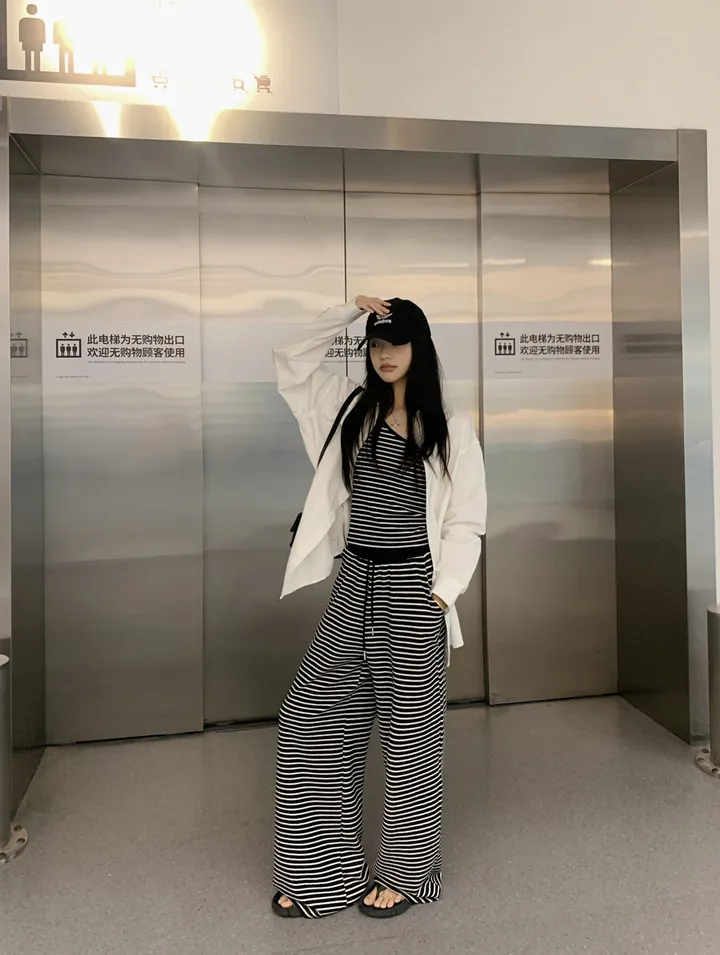 [봄신상💗/휘뚜루템]카르마 원숄더 스트라이프 민소매 나시 + 배색 팬츠 2pc 코디세트 상세 이미지 12