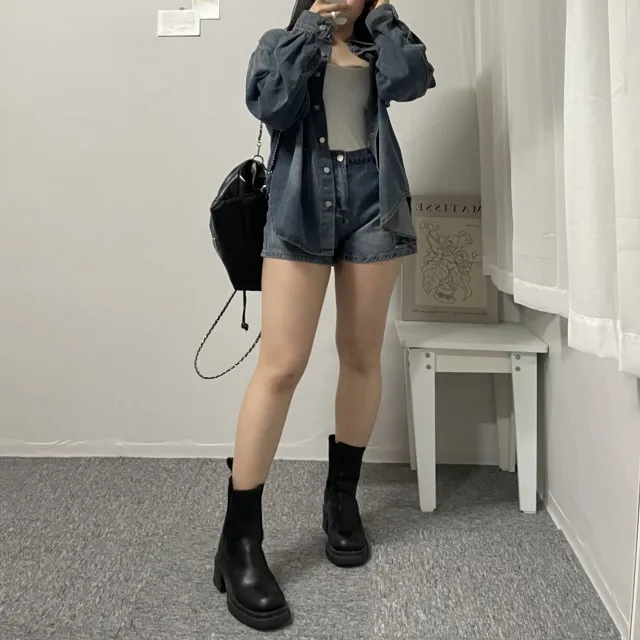 [힙무드/Y2K/2COLOR]빈티지 데님 워싱 무지 긴팔 카라넥 버튼 셔츠 하이웨스트 반바지 청청 투피스 세트 진청 흑청 상세 이미지 8
