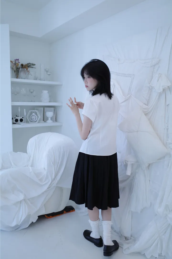 미니 스커트 모델 착용 이미지-S1L11
