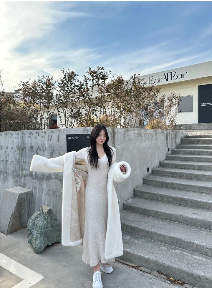 무스탕안감 / 스트링 후드 페이크퍼 밍크 퍼 롱 코트 2color 상세 이미지 6