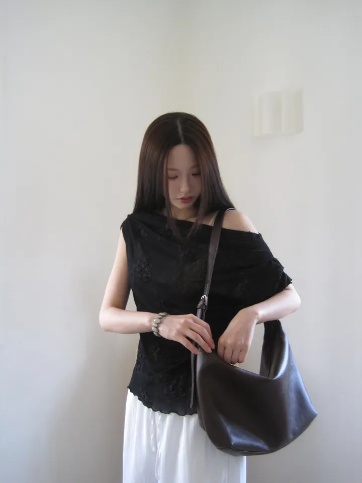 민소매 모델 착용 이미지-S1L41