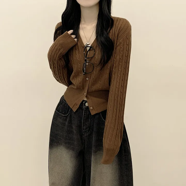 [손등덮는/기본가디건] 여리여리 케이블 꽈배기 베이직 크롭 브이넥 니트가디건 상세 이미지 24