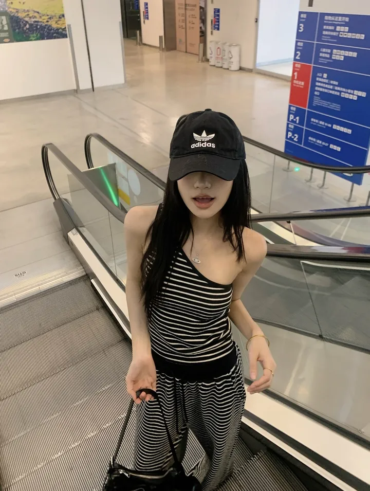 [봄신상💗/휘뚜루템]카르마 원숄더 스트라이프 민소매 나시 + 배색 팬츠 2pc 코디세트 상세 이미지 19