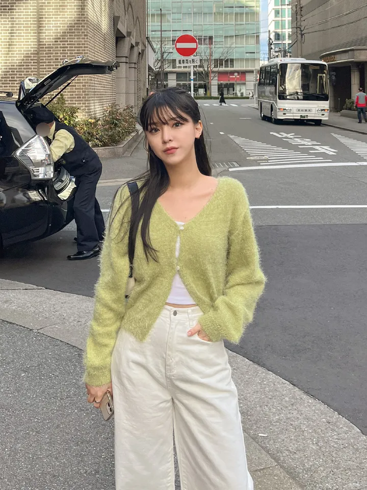 [여리루즈핏💚실물보장!] 솔잎 모헤어 브이넥 단추 레이어드 세미 크롭 니트 가디건 투버튼 앙고라 볼레로 봄 아우터 4COL 상세 이미지 6