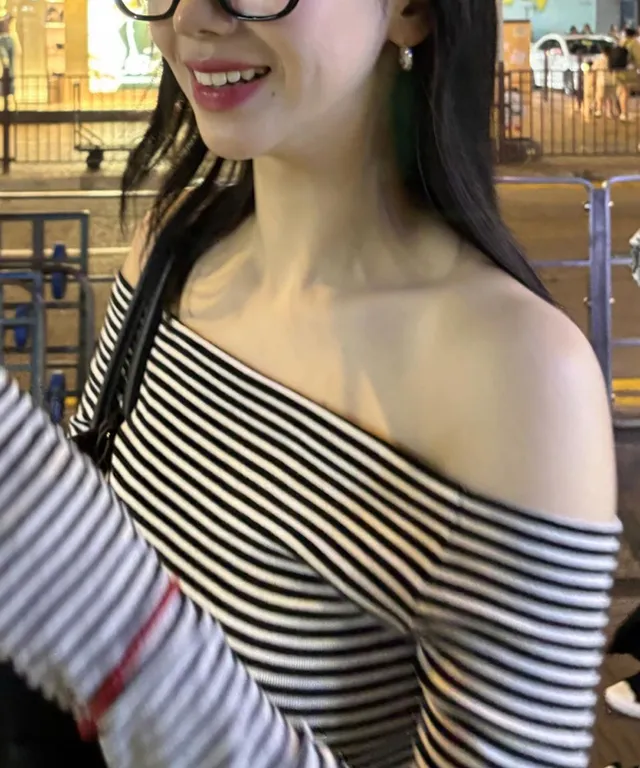 에스파🖤카리나🖤착용/ 캐비넷 단가라 오프티셔츠 상세 이미지 4