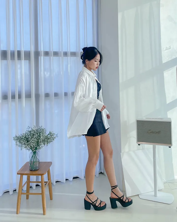 [당일출고] 투톤 오로라 루즈핏 퍼프 실크 블라우스 셔츠 / 빅사이즈 오버핏 / 연예인 아이돌의상 펜트하우스 루즈핏 글리터셔츠 반짝이 상세 이미지 55