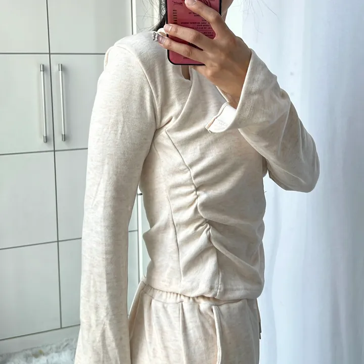 허얇골넓✨꾸안꾸 정석🌸소피아 기모 셔링 세트 (홀터넥 고퀄 오프숄더 도톰 스판 긴팔 슬림핏 티 투피스 데일리 무지 와이드 팬츠 하이웨스트 겨울 셋업 밴딩 바지) 상세 이미지 30