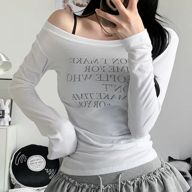 [날씬여리/3col] 해프닝 원숄더 레터링 시스루 긴팔 티셔츠 / 빈티지레터링 / 프린팅티셔츠 / 언발넥 / 오프숄더 / y2k / 트렌디 / 힙무드 / 군살커버 / 여리글램 상세 이미지 7