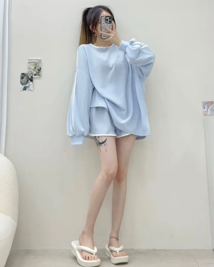 [여름까지쭉/루즈핏]캔디 두줄 라인 입술넥 배색 오버핏 긴팔 티셔츠+밴딩 하이웨스트 돌핀 숏팬츠 투피스 트레이닝 세트 4color 상세 이미지 21