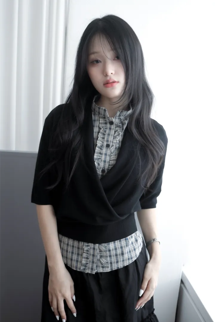 반팔 티셔츠 모델 착용 이미지-S1L13