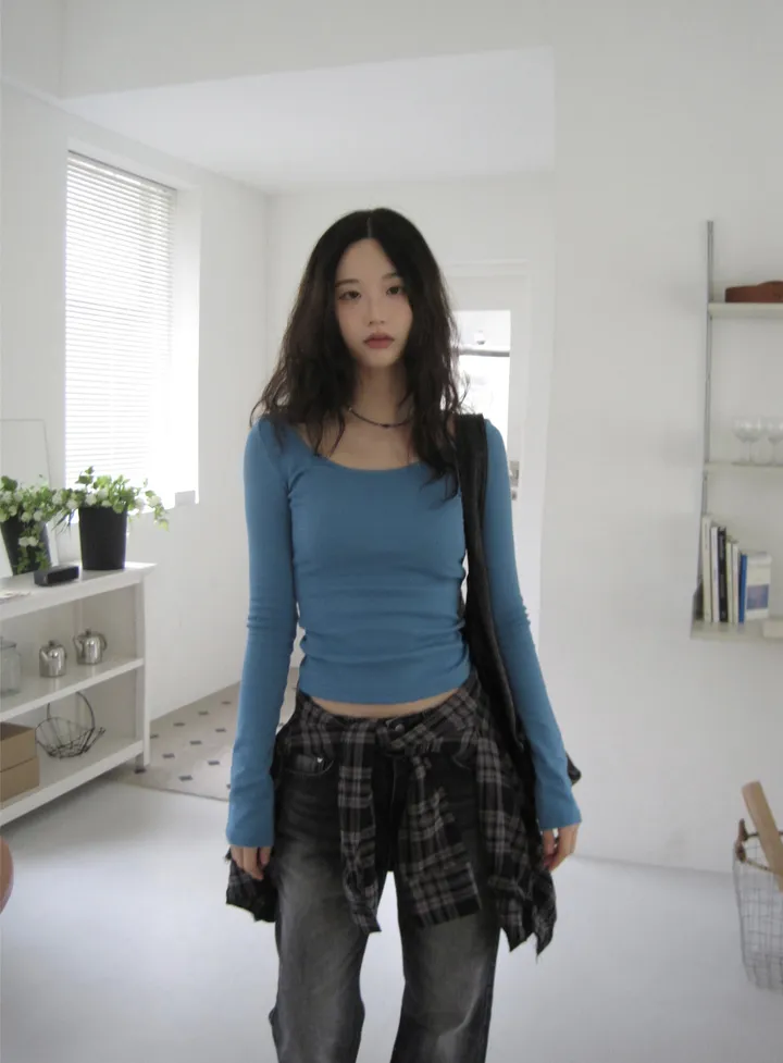 긴팔 티셔츠 모델 착용 이미지-S1L71