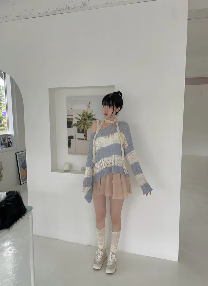 나나 시스루 스트라이프 루즈핏 입술넥 니트 3color 상세 이미지 24