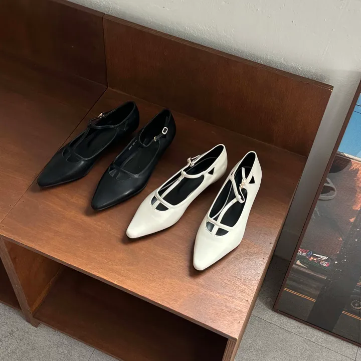 VIVAIA ポインテッドトゥ メリージェーン フラット シルバー パンプス シルバー＆ゴールドラメ入りーコレクションnew – VIVAIA JAPAN