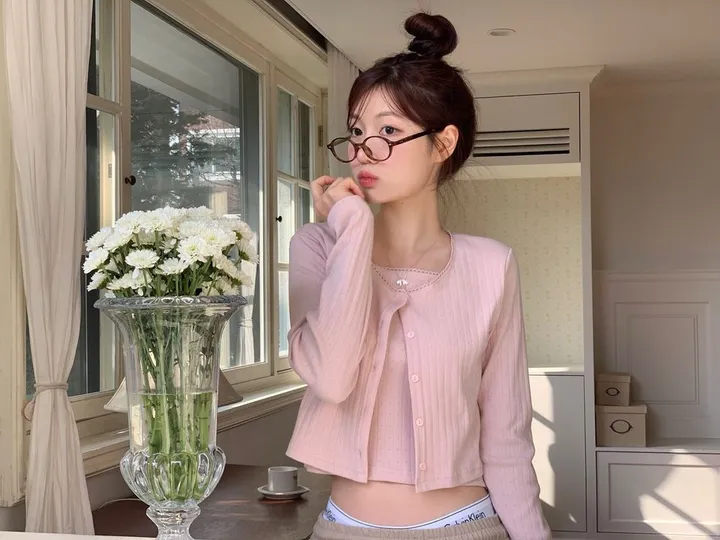 [Set가디건+나시/벚꽃룩/플라워펀칭]로젤린 플라워 펀칭 레이스 슬리브리스 나시 가디건 세트 3color 상세 이미지 21