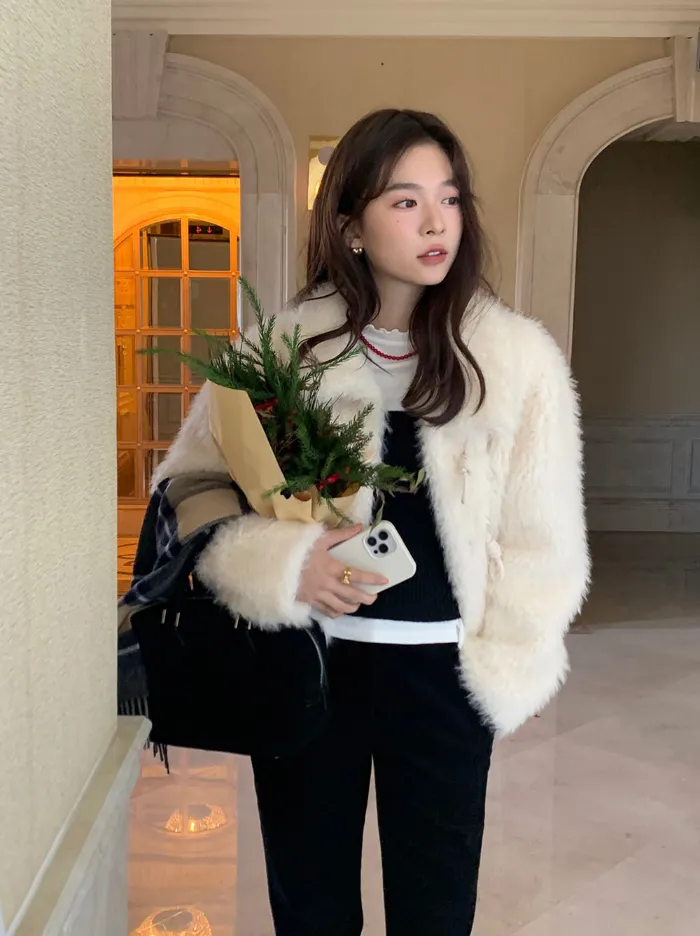 🩷당일출고🩷디로비❤️카라 떡볶이 단추 페이크 퍼 자켓 1color 상세 이미지 17