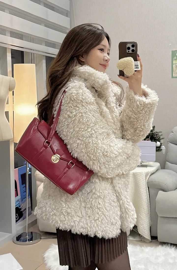 [안아주고싶은/품절임박] 풍성 복실 오버핏 카라 양털 퍼 코트 자켓 상세 이미지 17