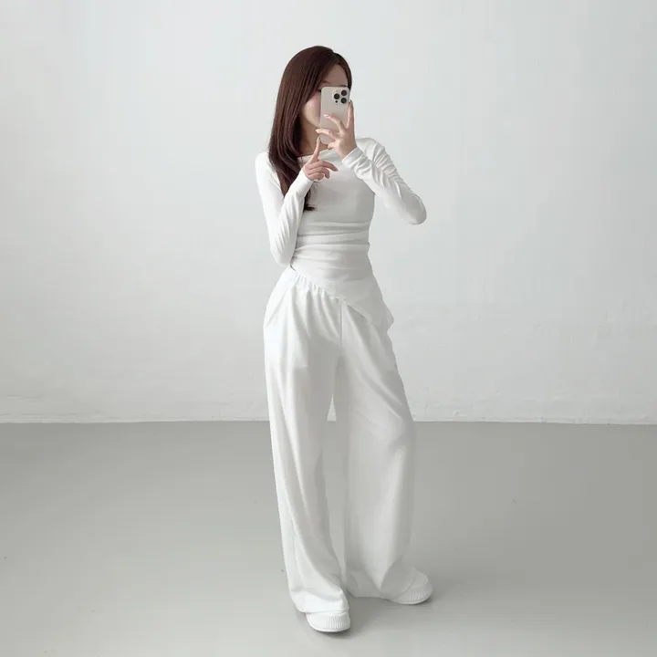 [키작녀추천/set가격!] 오프숄더 입술넥 언발란스 셔링 긴팔 티셔츠 + 허리쏙 밴딩 와이드팬츠 일자팬츠 봄가을 트레이닝 세트 개미허리 허리잘록 투피스 페미닌 (3color) 상세 이미지 19