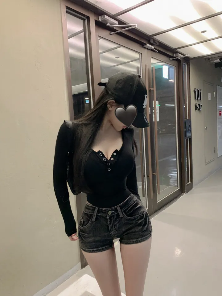 [몰캉..핫걸이되🥵] 미친 쫀득함 원탑 텐셀 또또 버튼 굴림밑단 긴팔 롱슬리브 티셔츠 (6colors) 상세 이미지 18