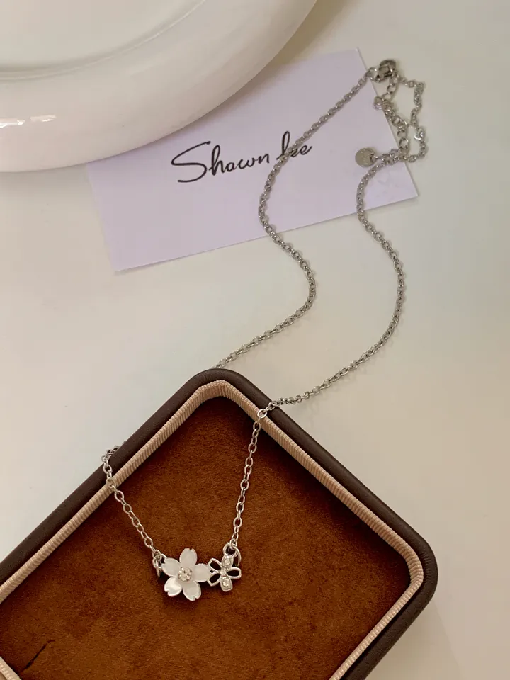 [1+1/써지컬] Sakura Blossom Pendant Necklace 벚꽃 목걸이 사쿠라 펜던트 목걸이 써지컬 스틸 심플 우아함 봄 상세 이미지 5