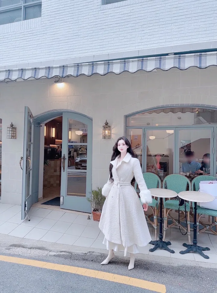 [빠른배송💗/신상기획할인💗] 아르떼미떼 아이보리 폭스 소매 페이크 퍼 벨트 플레어 롱 울 코트 (high quality - 아이보리 , 핑크 국내제작 고퀄리티 안감 누빔 겨울 한겨울 방한 아우터 연말룩 원피스 연말 파티룩 페이크퍼 에코퍼 드뮤어룩 드뮤어) 상세 이미지 13
