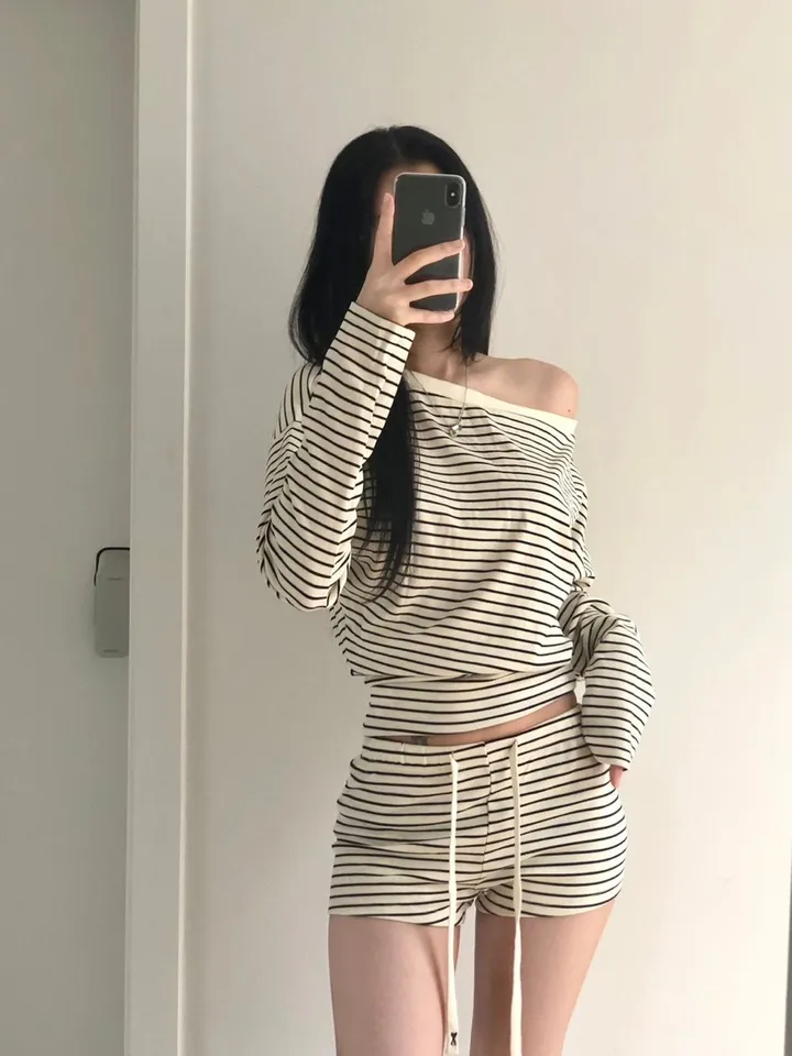 당일💕핏미침🔥몸매보정✨한쪽오프 스트라이프투피스,반바지투피스,환절기,간절기투피스,긴팔세트,반바지세트,데일리,반바지추리닝,밴딩팬츠/꾸안꾸,여행,예쁜추리닝,예쁜트레이닝/바지세트,봄티 상세 이미지 13