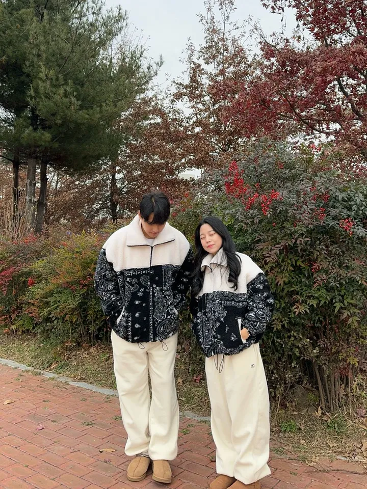 [고퀄리티🖤] 겨울 페이즐리 양털 크롭 후리스 하이넥 집업 뽀글이 유니크 커플 시밀러룩 상세 이미지 30