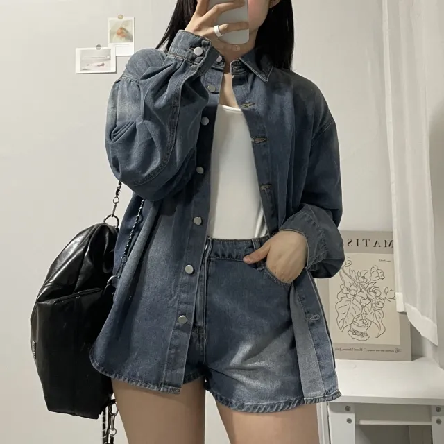 [힙무드/Y2K/2COLOR]빈티지 데님 워싱 무지 긴팔 카라넥 버튼 셔츠 하이웨스트 반바지 청청 투피스 세트 진청 흑청 상세 이미지 4