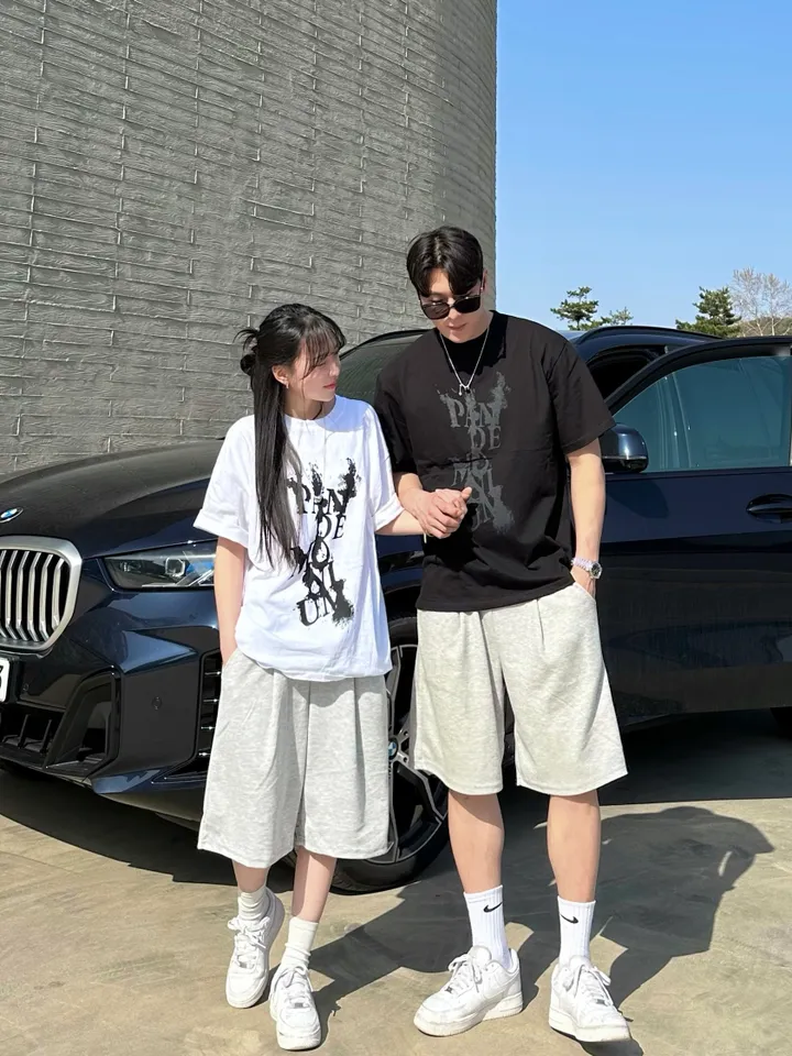 힙무드ᰔ세트가능 남녀공용 스트릿 오버핏 반팔 여름 커플룩 커플티 레터링 루즈핏 반팔 티셔츠 핀턱 버뮤다 팬츠 밴딩 반바지 꾸안꾸 트레이닝 세트 커플 시밀러룩 코디 빅사이즈 펜데모 상세 이미지 10