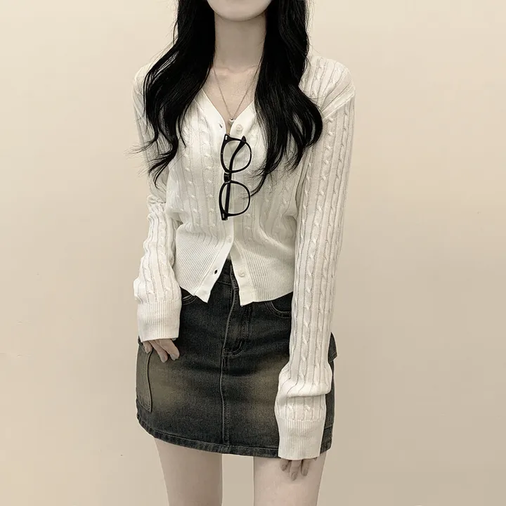 [손등덮는/기본가디건] 여리여리 케이블 꽈배기 베이직 크롭 브이넥 니트가디건 상세 이미지 21