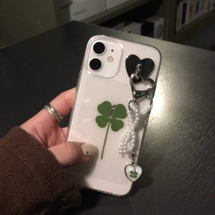 🍀2025 LUCKY drop heartchain clover phonecase 드롭하트체인 클로버 행운 폰케이스 상세 이미지 13