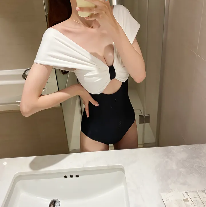 [페미닌] 배색 트임 그레이스 모노키니 호텔 호캉스 수영복 비치웨어 상세 이미지 6