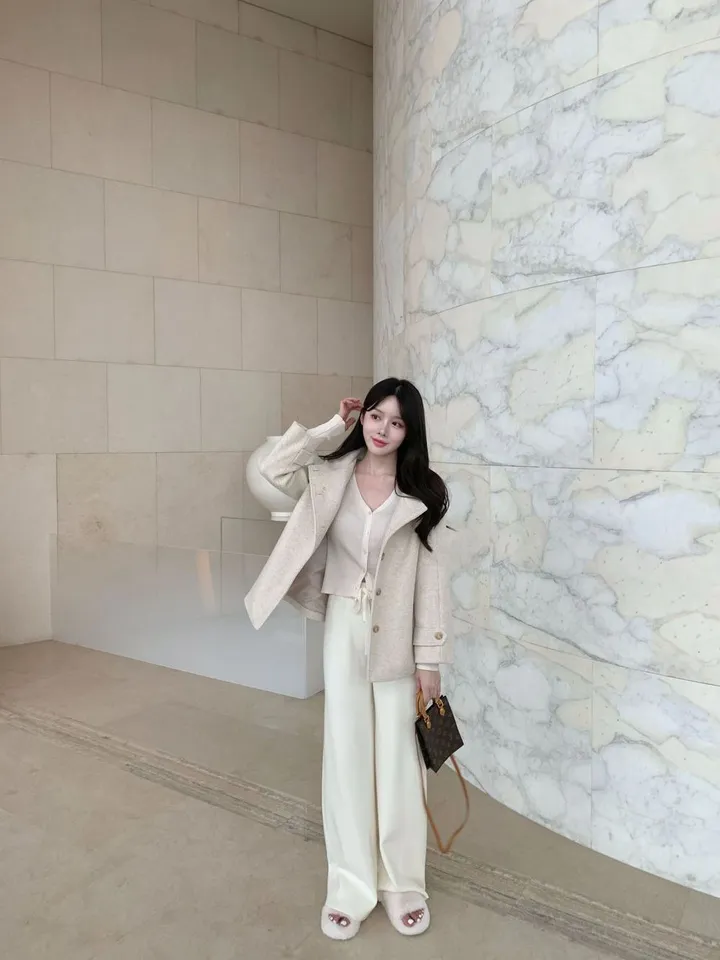 [겨울신상✨] 후드 숏코트 / 코트 후드코트 떡볶이코트 겨울코트 겨울자켓 핸드메이드 코트 숏코트 퍼코트 모직코트 울코트 연말룩 벨트코트 밍크코트 롱패딩 숏패딩 코듀로이 기모 케이프코트 망토코트 숄코트 무스탕 퍼자켓 더블코트 하프코트 기모 후드롱코트 겨울 상세 이미지 17