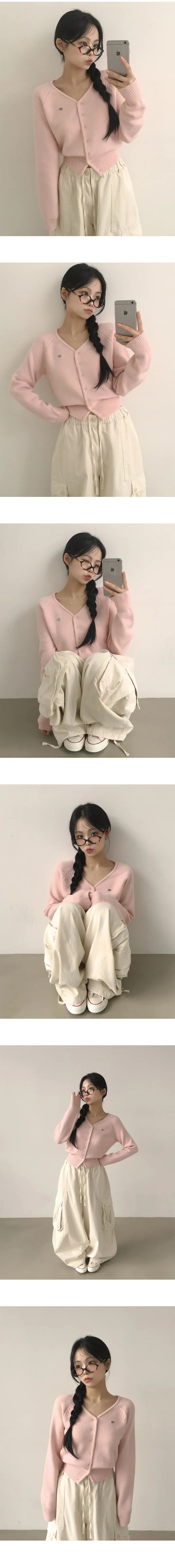 [허리잘록~/색감맛집] 어깨부각 없이 예쁜핏, 부드러운 울 나그랑 브이넥 와펜 펜던트 세미크롭 니트가디건 (6color) 상세 이미지 3