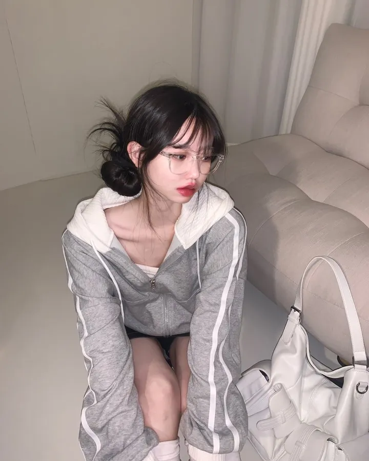 집앞 나갈때 툭걸치기 좋은, 골지 크롭 배색집업 후드 -4col 상세 이미지 7