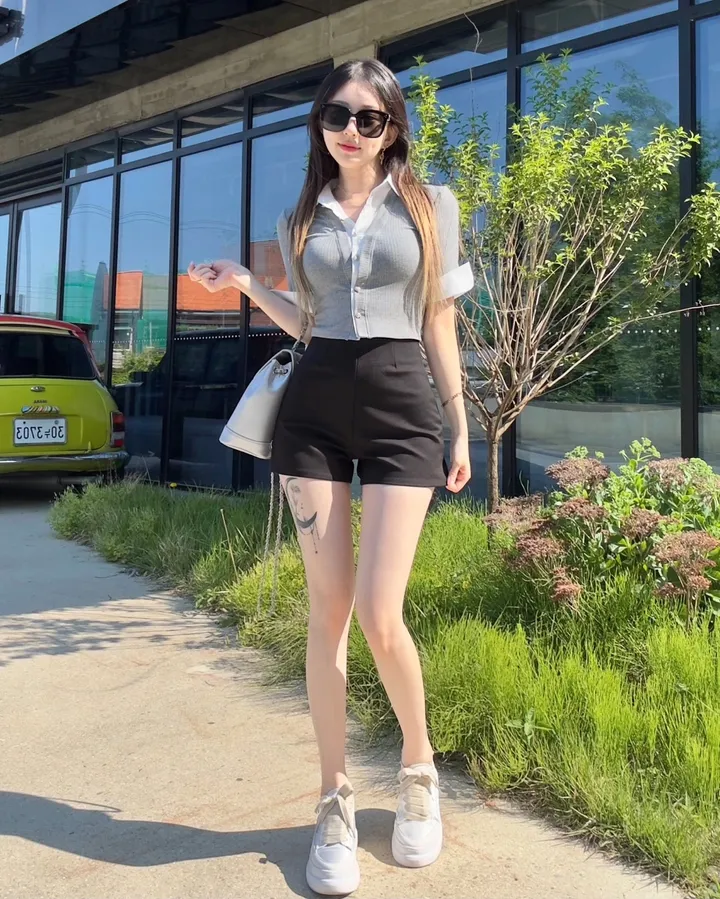 [아이돌템/착붙스판]들뜸없는 베이직 슬림 면 스판 인생 반바지 무지 절개 숏팬츠 2color 상세 이미지 18