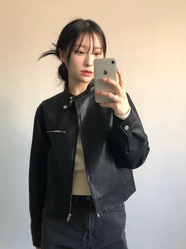 하프 크롭 레더 라이더 자켓 상세 이미지 3