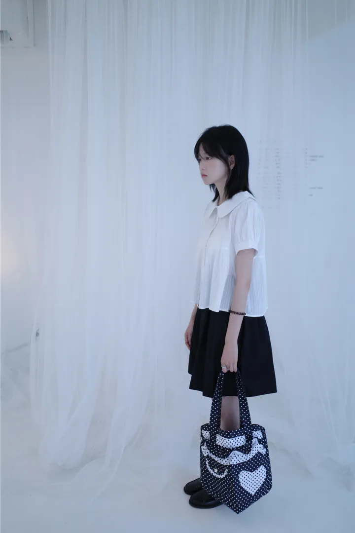 가방 모델 착용 이미지-S1L17