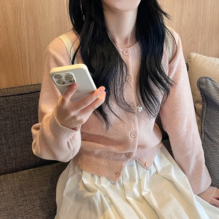 봄필수템 [브이넥/라운드넥] 소장각 라운드 브이넥 기본핏 긴팔 가디건 상세 이미지 8
