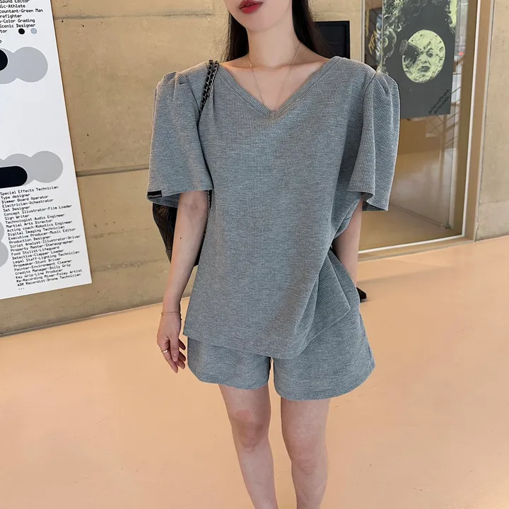 [이거왜안사?/체형커버O] 와플 브이넥 어깨 퍼프 트임 반팔티+반바지 세트 상세 이미지 4